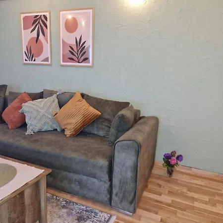 Evelyn's Place Apartment